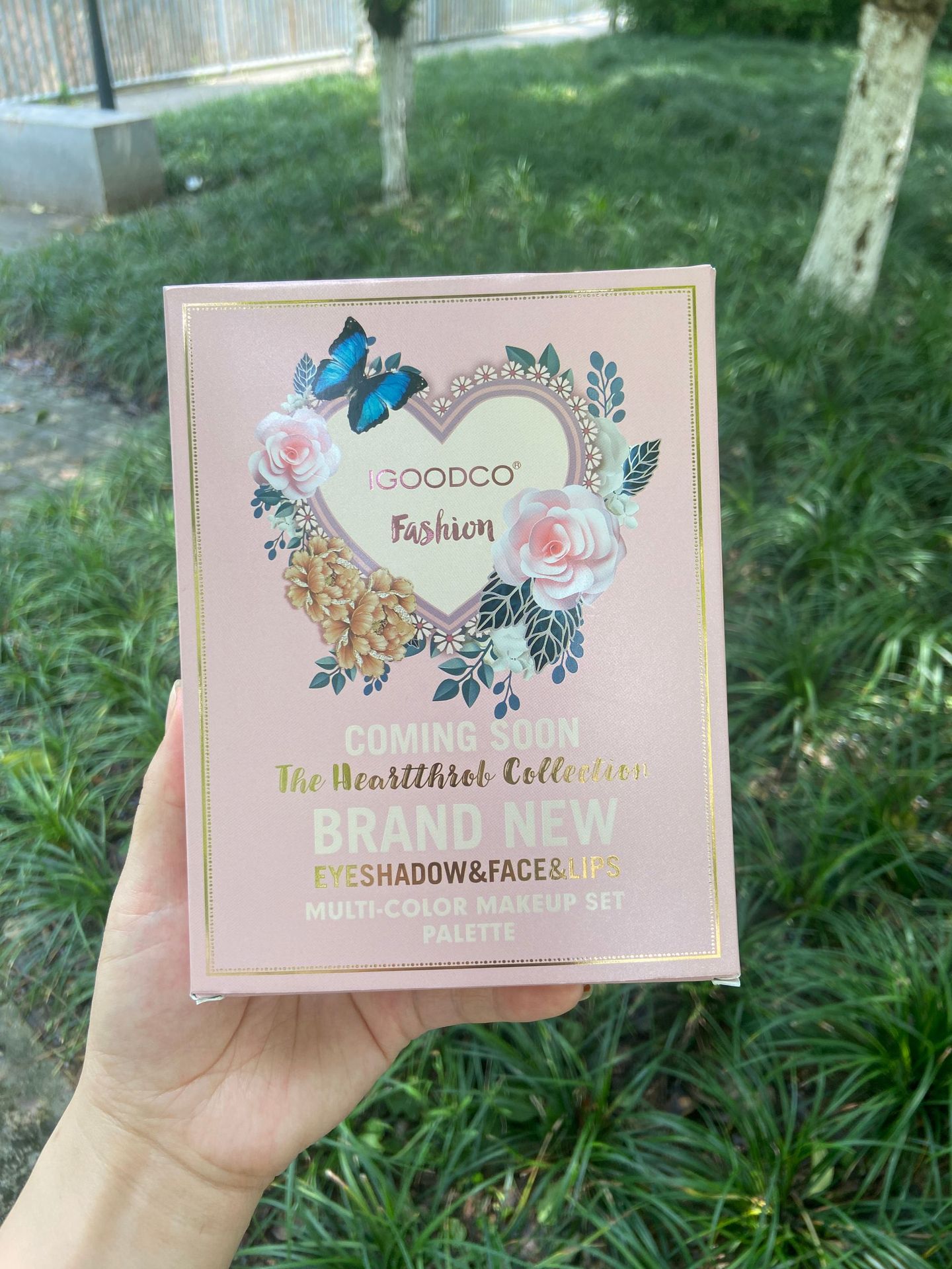 Professional 78-Color All-in-O - đánh giá và giá Beauty Book Makeup Kit