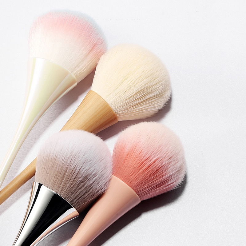 Dust Cleaning Nail Brush Manic - đánh giá và giá Beauty Flower Makeup